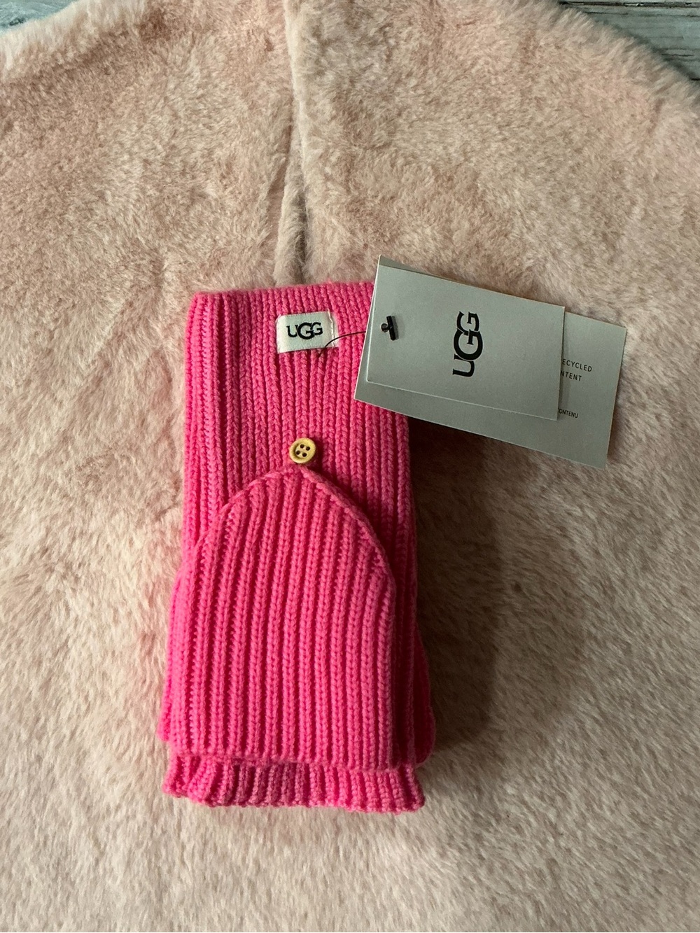 UGG® Women’s O/S Cozy Knit Flip Top Mittens